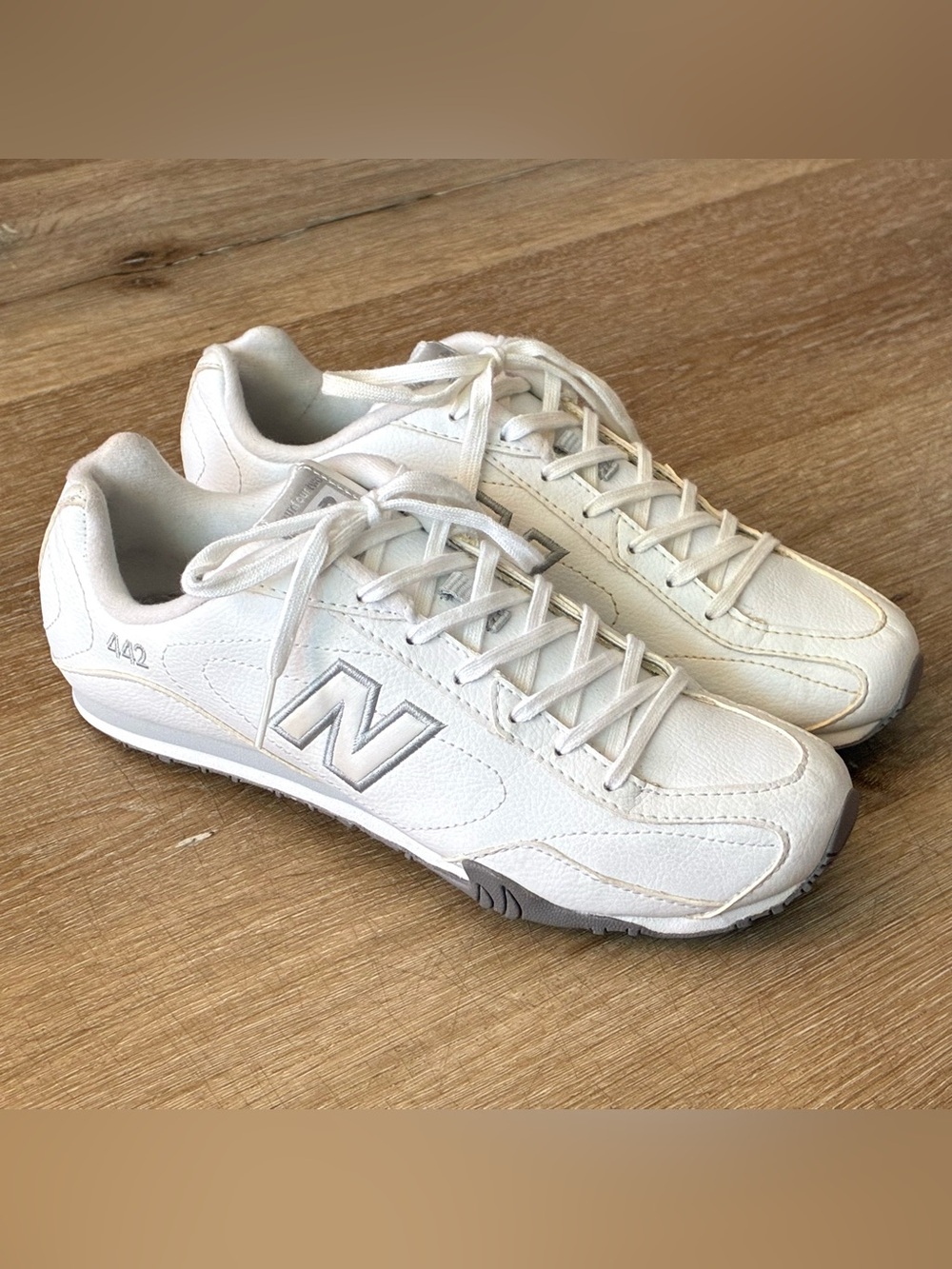New Balance 442 White Casual Sneakers Women’s Shoes US 8 UK 6 EU 39 25cm